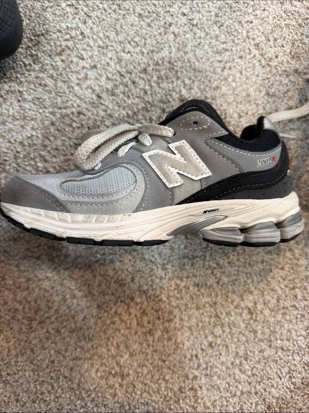 New Balance Kids Grey 2002R Athletic Shoe sz 1 youth